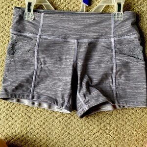 Lulu In Movement 2.5” High Rise Hidden Pocket Cascade Shorts - Runs SMALL!!